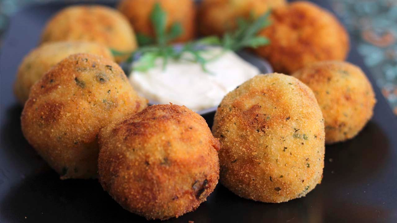 bolas de patata rellenas de atun
