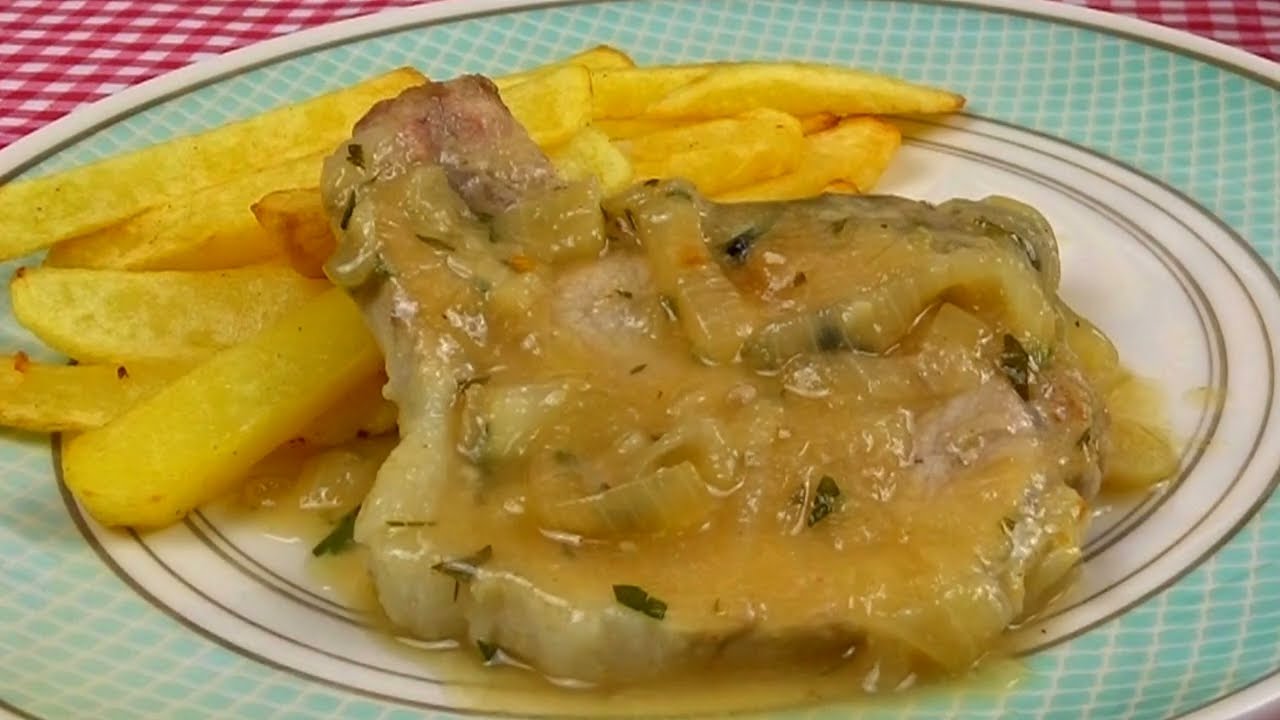 chuletas de aguja de cerdo en salsa