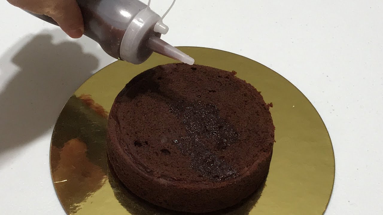 como mojar un bizcocho de chocolate