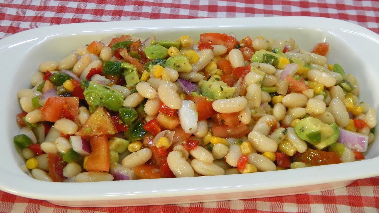 ensalada de alubias blancas con aguacate