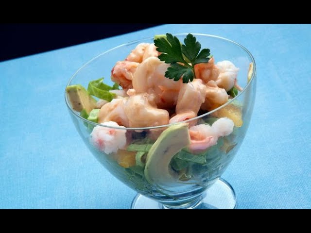 ensalada de marisco con salsa rosa