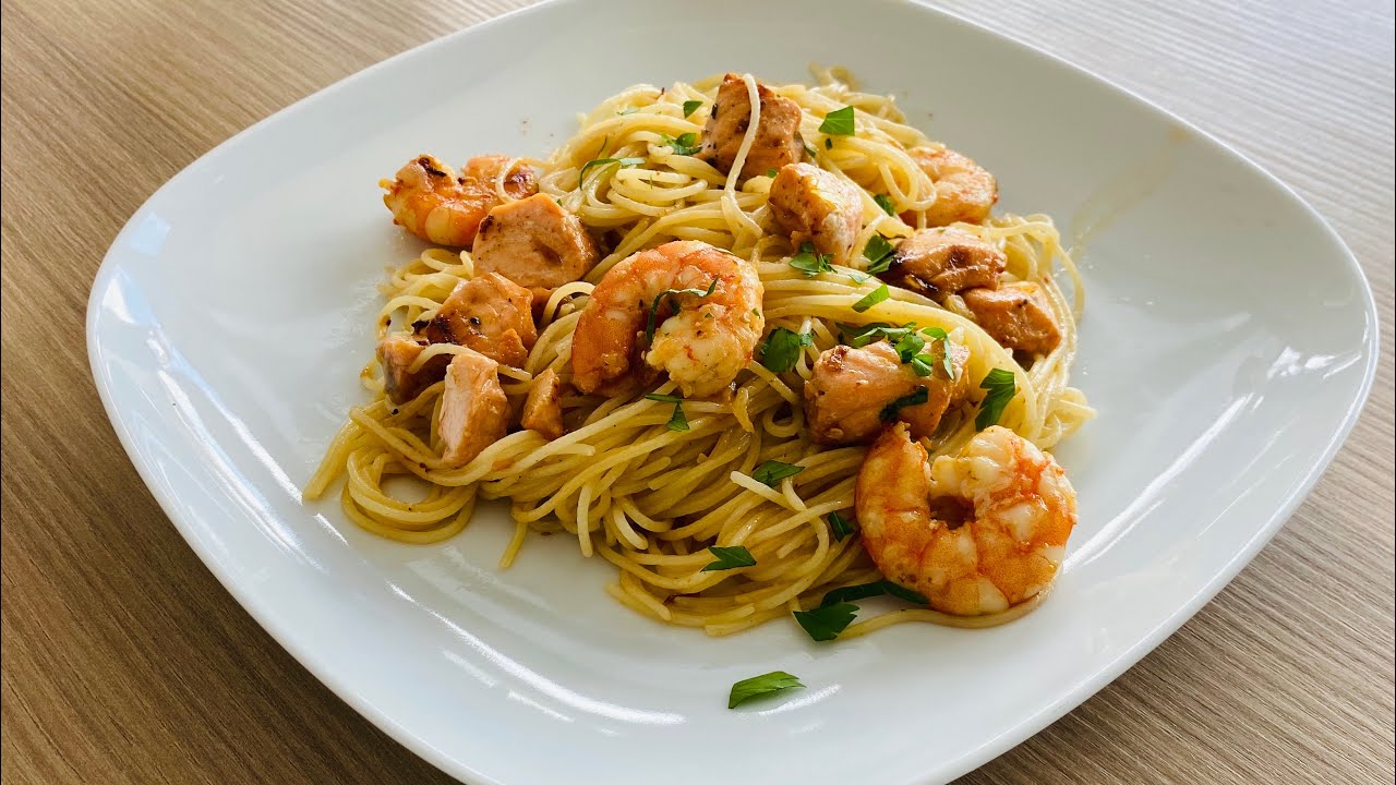 espaguetis con salmón y gambas sin nata