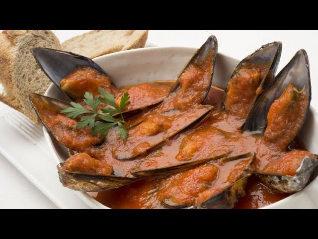 mejillones con salsa de tomate picante