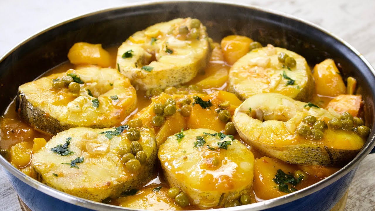 merluza a la cazuela con patatas y guisantes