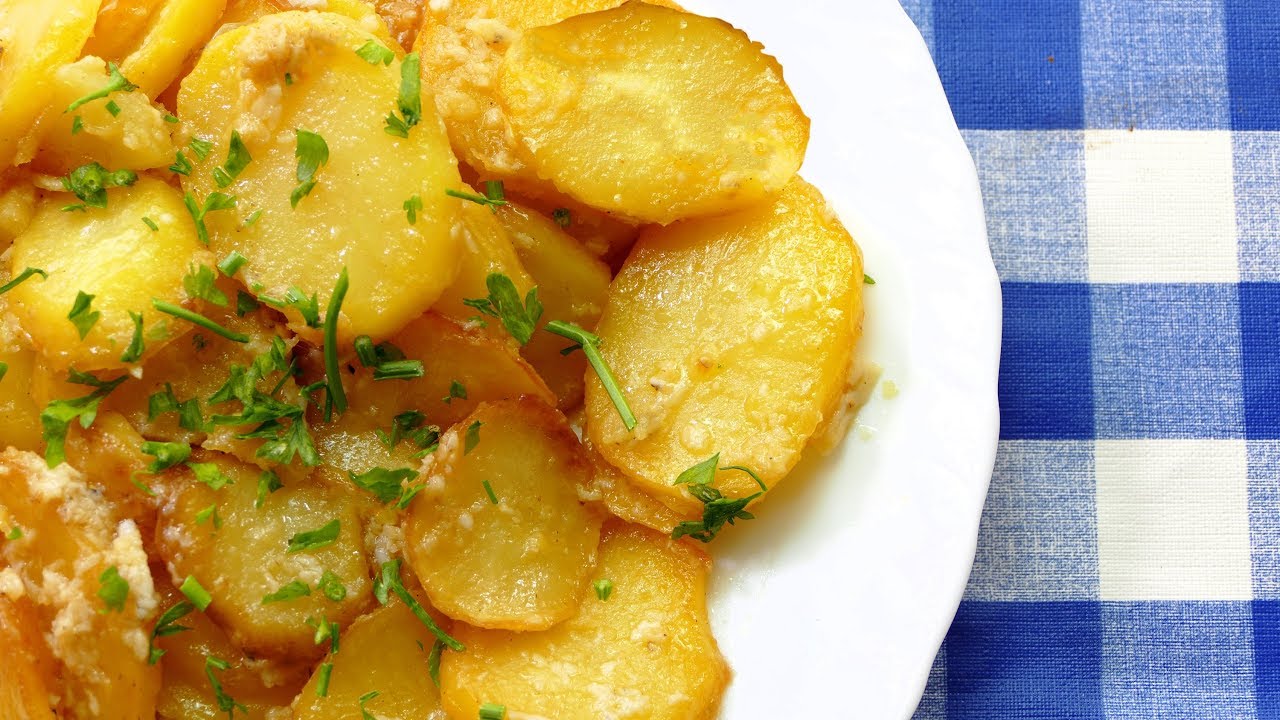 patatas fritas con ajo y perejil