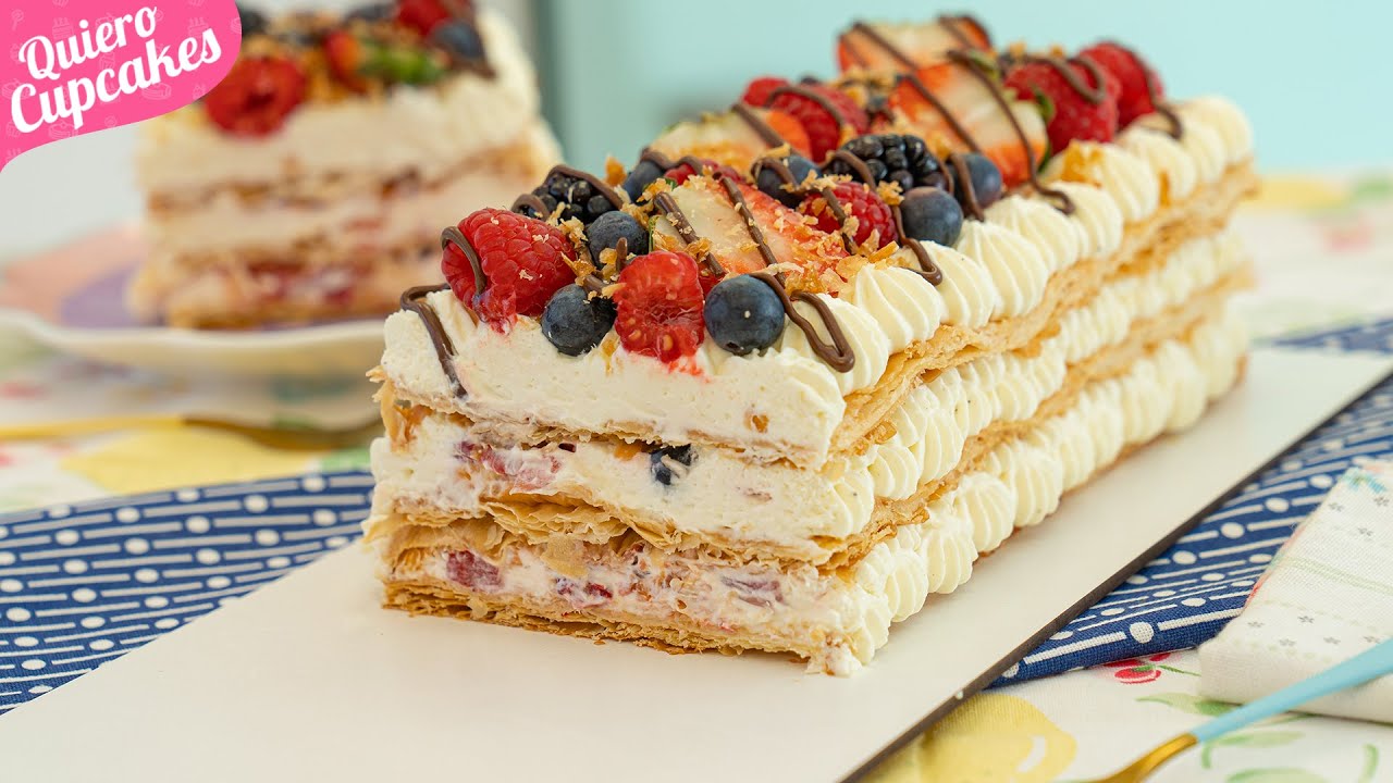 tarta de hojaldre con frutas y leche condensada