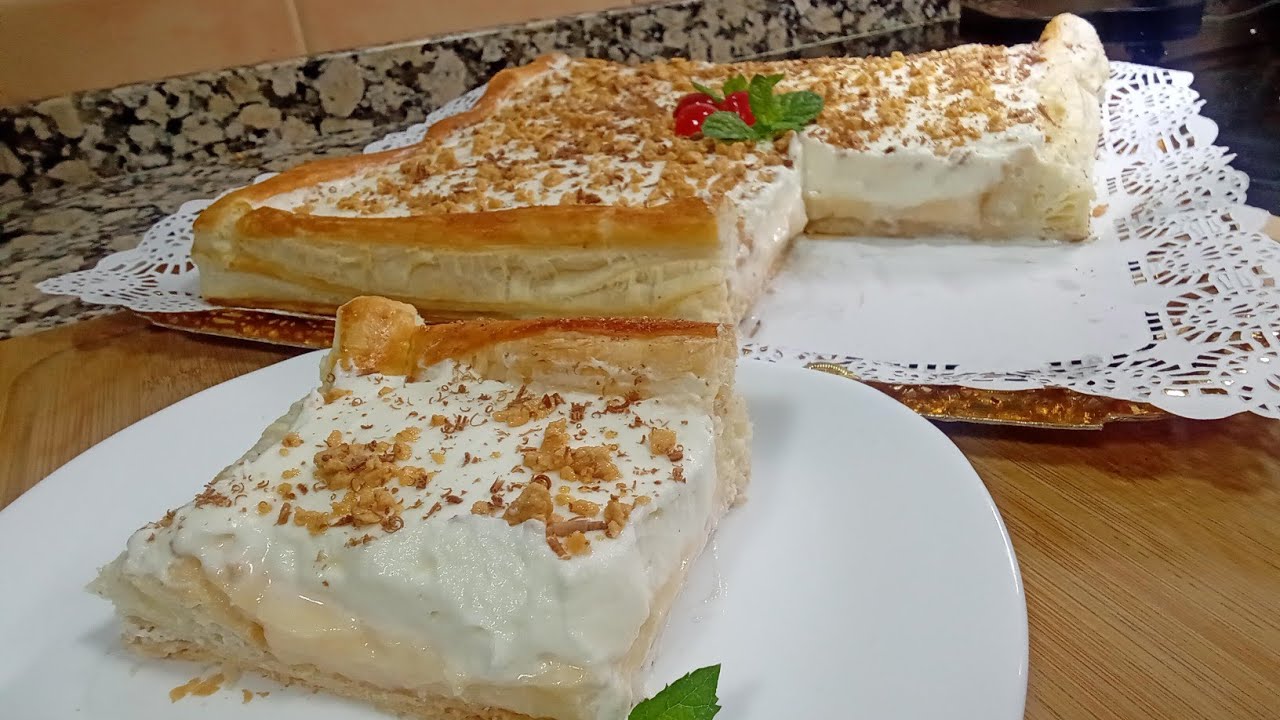 tarta de hojaldre y crema pastelera y nata