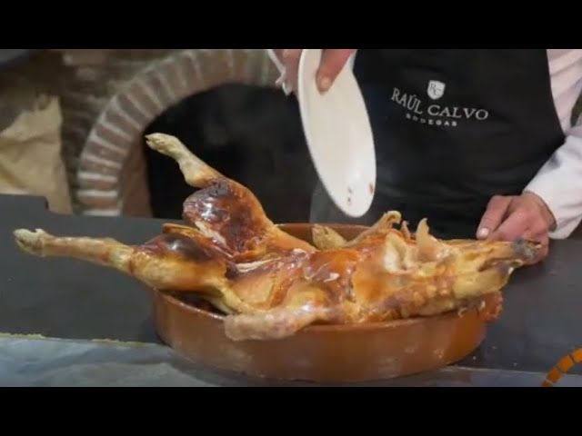 asar cochinillo en horno de leña