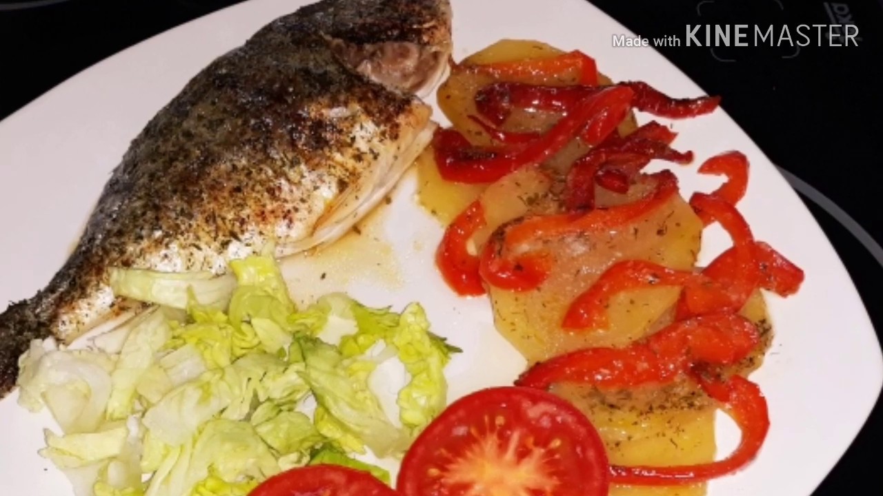 dorada al horno con patatas y pimientos