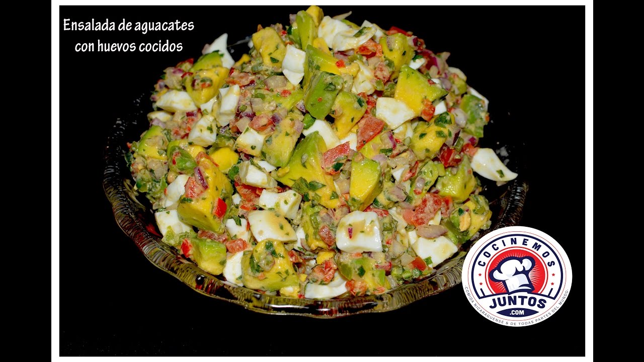 ensalada de aguacate tomate y huevo duro