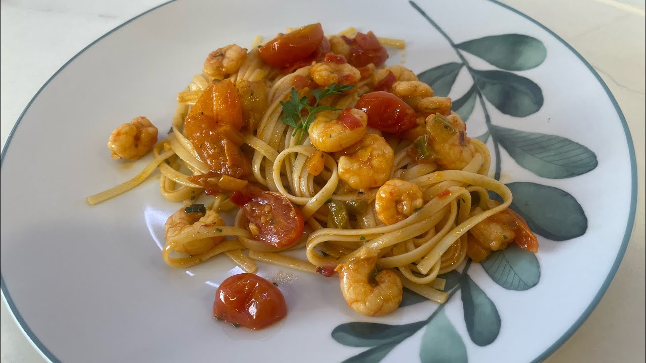 espaguetis con gambas y tomate cherry
