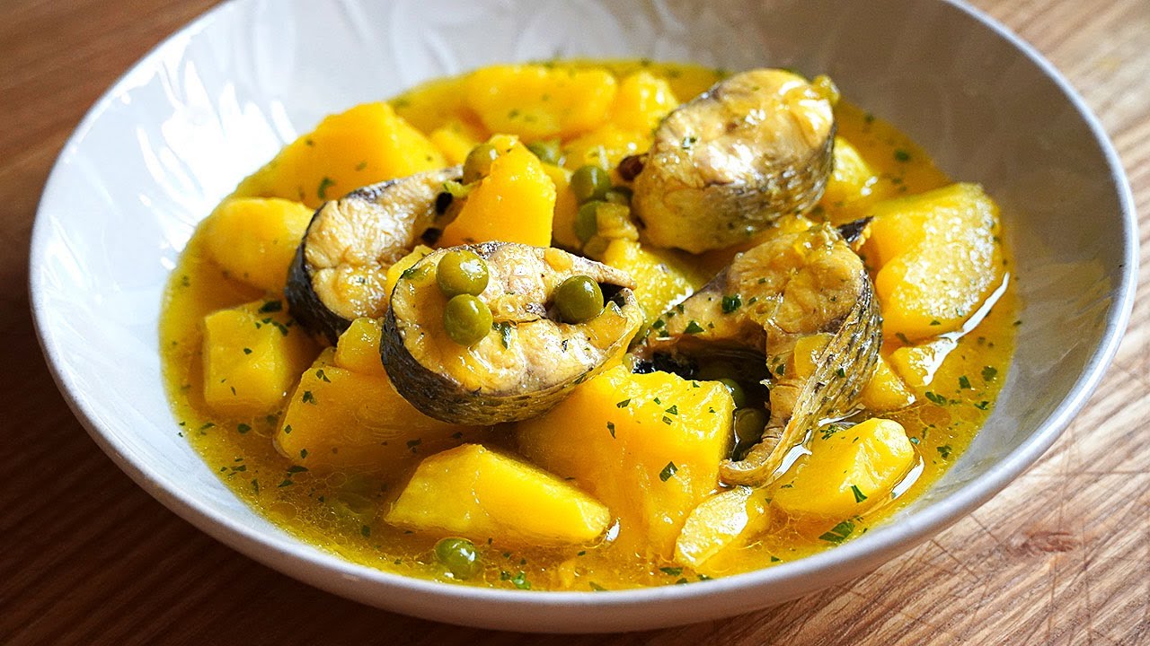 guiso de pescado con patatas y guisantes