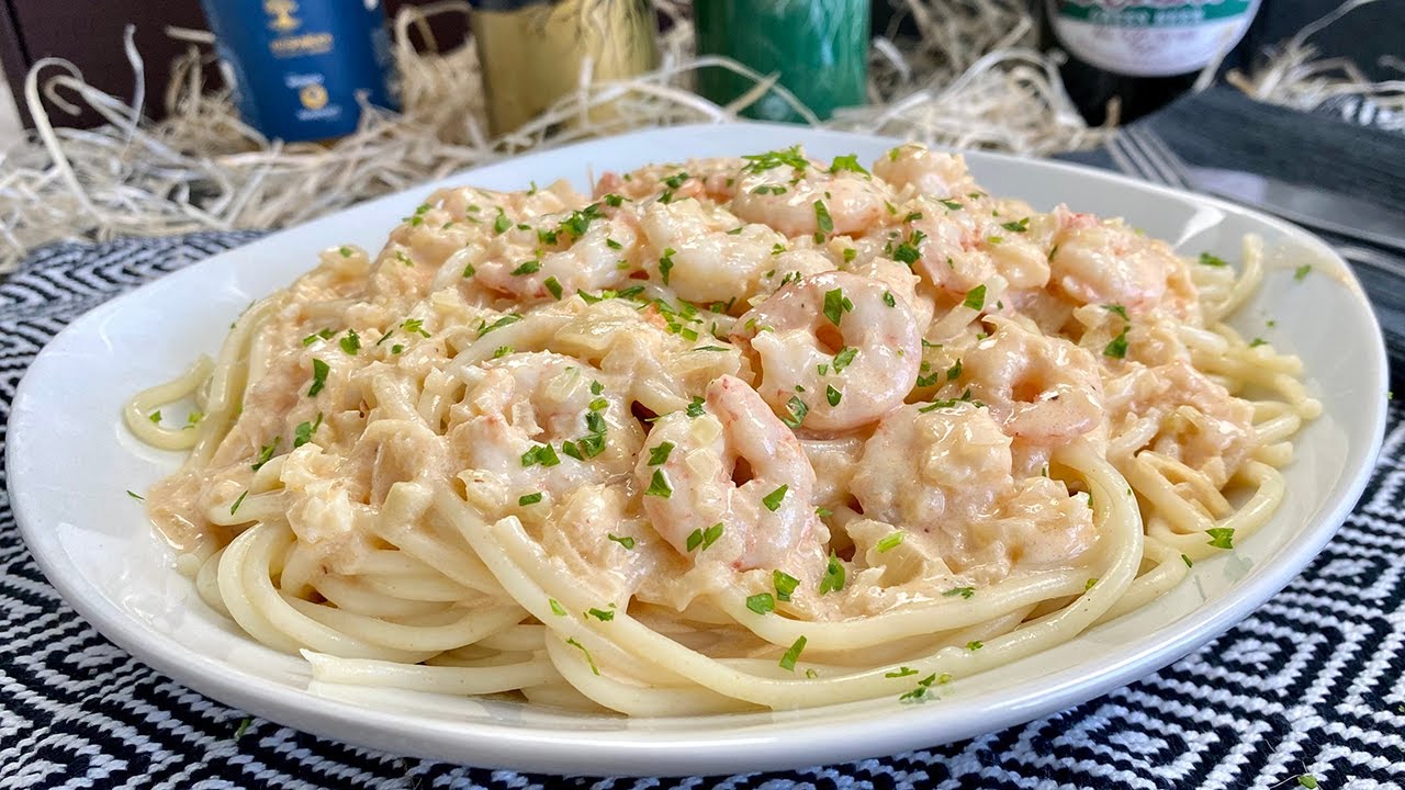 pasta con gambas y nata y tomate