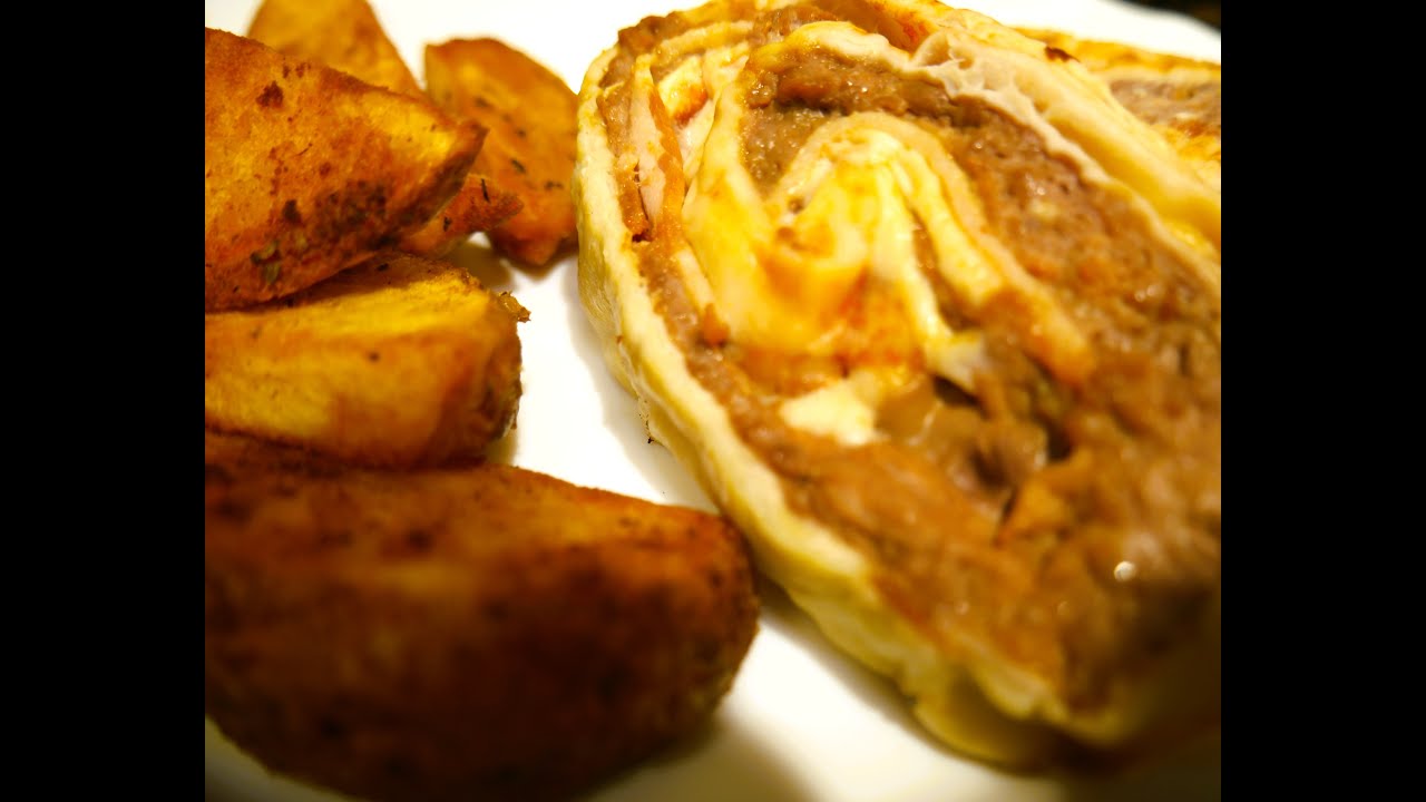 rollo de hojaldre relleno de carne picada bacon y queso