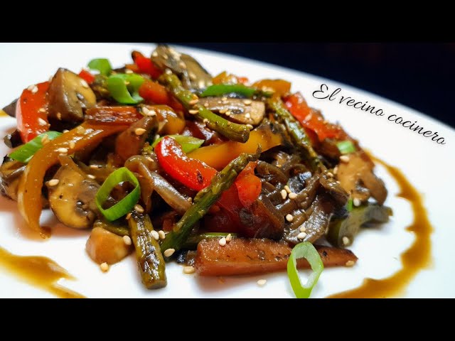 salteado de verduras con pollo y champiñones