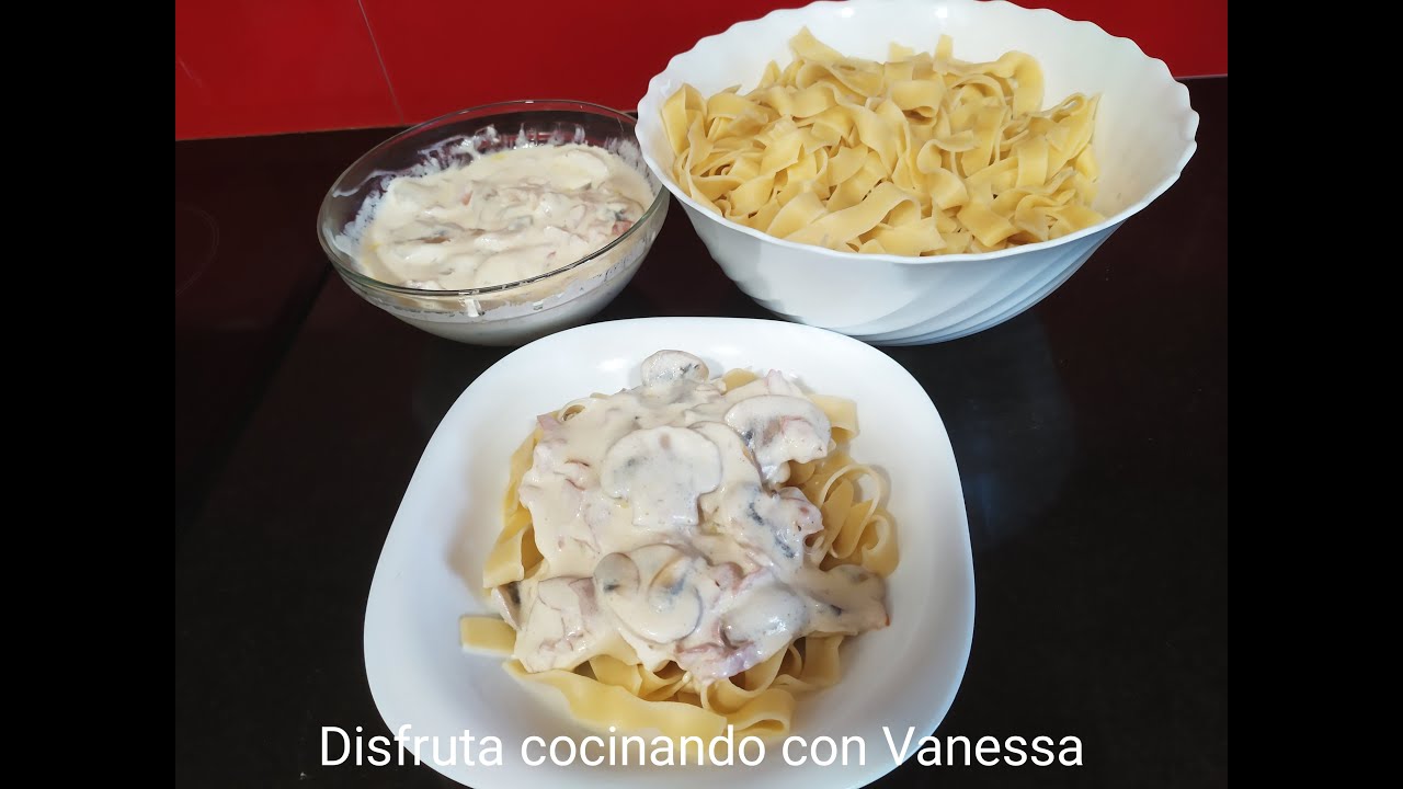 tallarines con nata bacon y champiñones