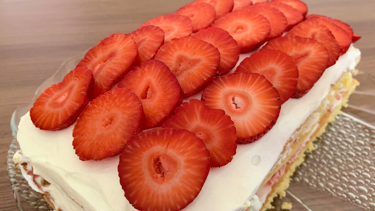 tarta de fresas con nata y leche condensada