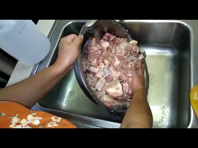 como quitar el olor a la carne de cordero